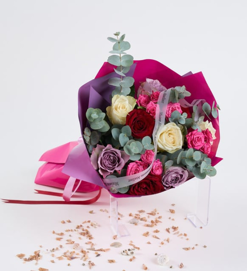 Modern Lila Bukette Lila, Pembe, Beyaz ve Kırmızı Güller