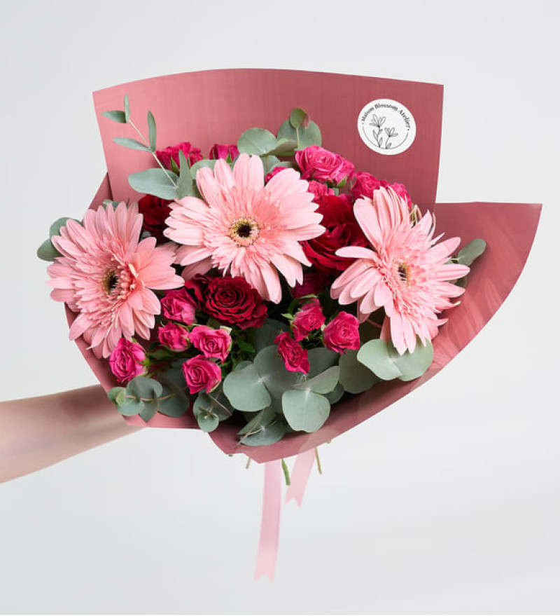 Şık Bukette Kırmızı & Pembe Güller ve Pembe Gerberalar