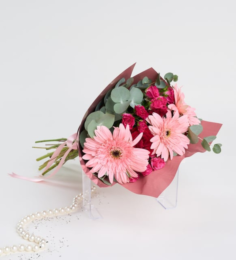 Şık Bukette Kırmızı & Pembe Güller ve Pembe Gerberalar