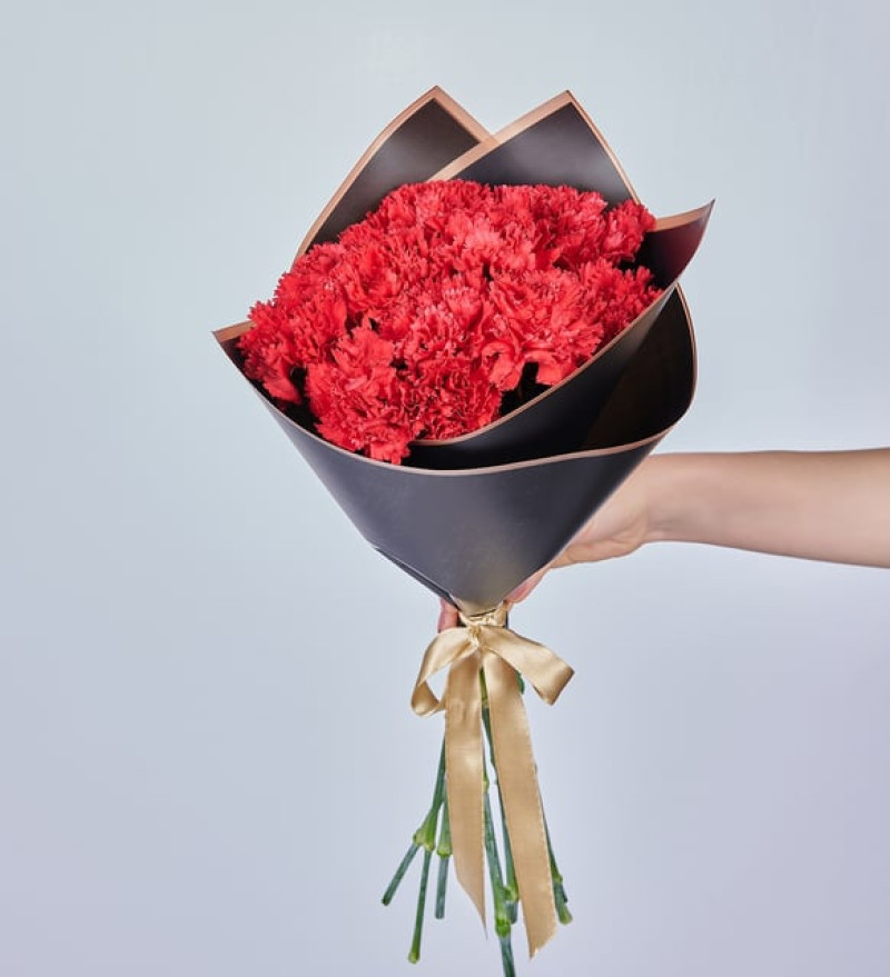 Romantik Kırmızı Karanfil Çiçek Buketi