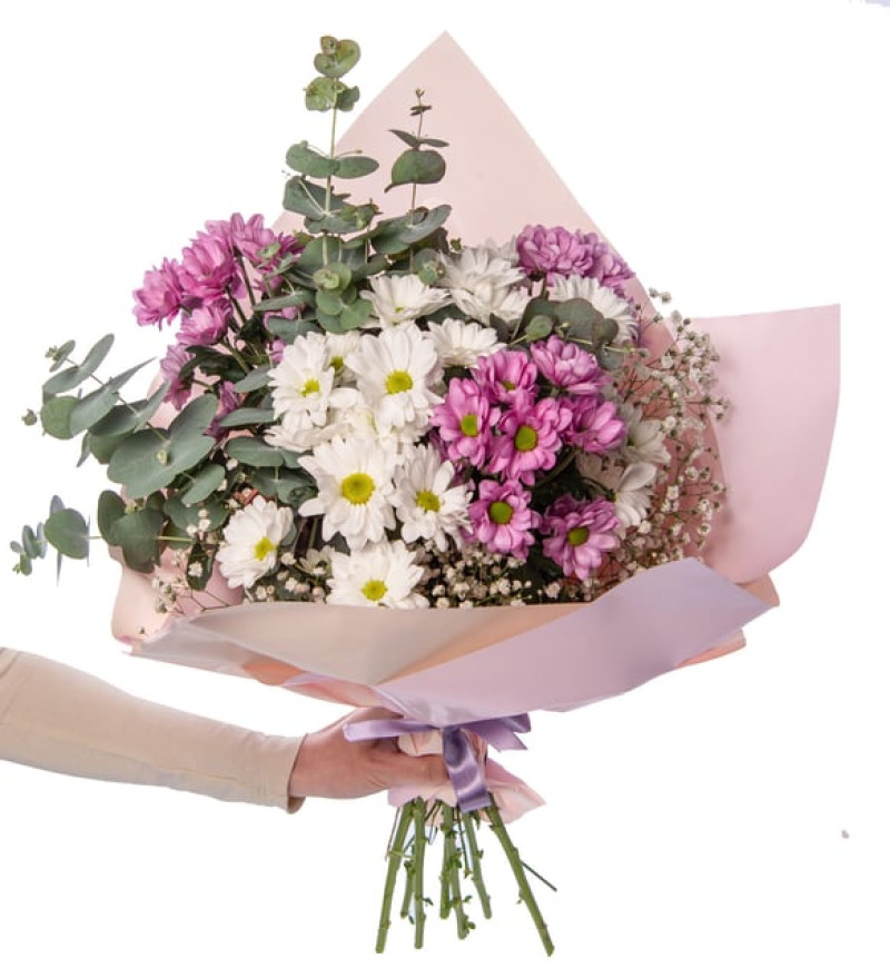 Seçkin Beyaz Buket Kağıdında Beyaz ve Pembe Papatyalar